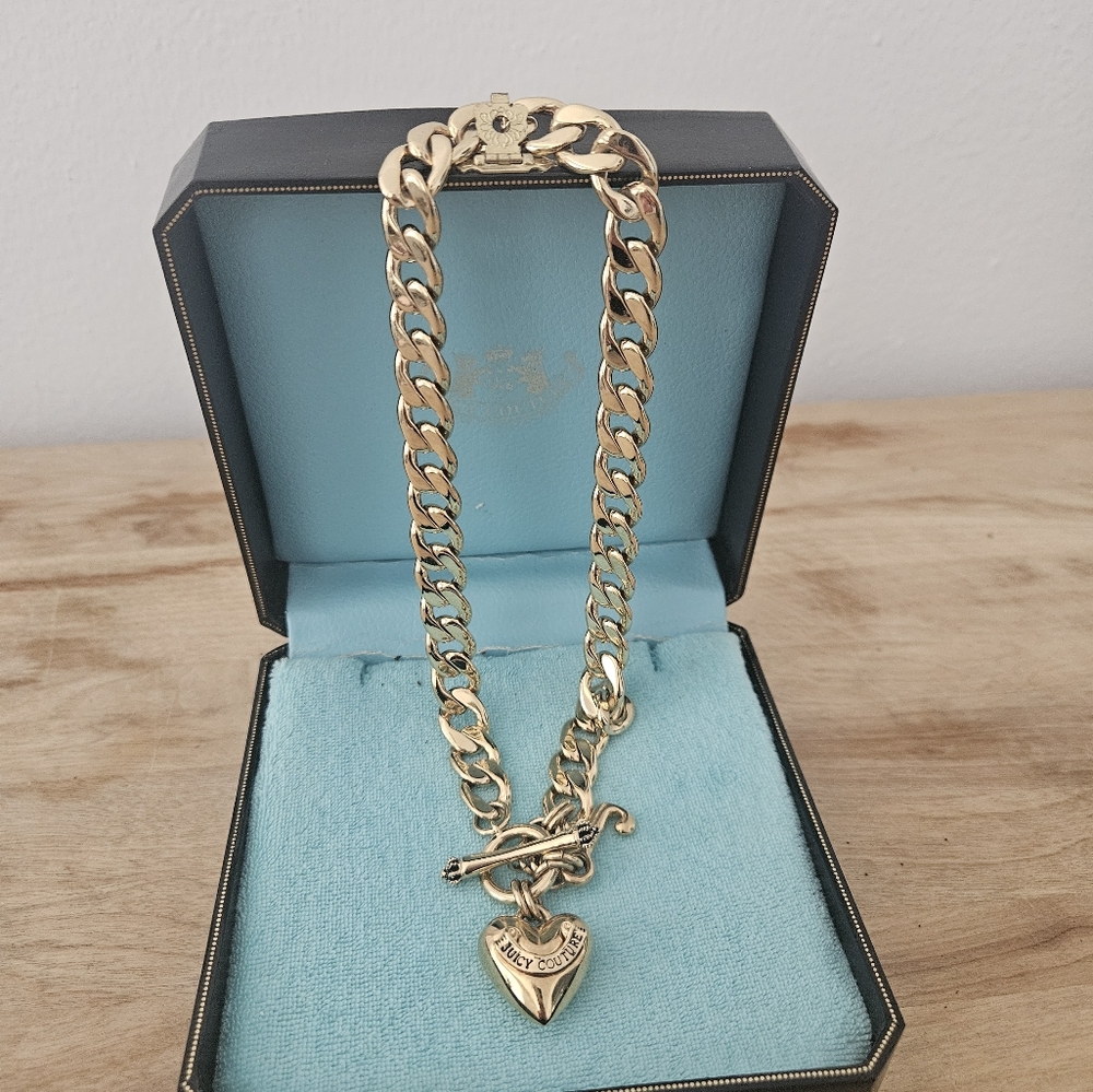 Juicy couture necklace